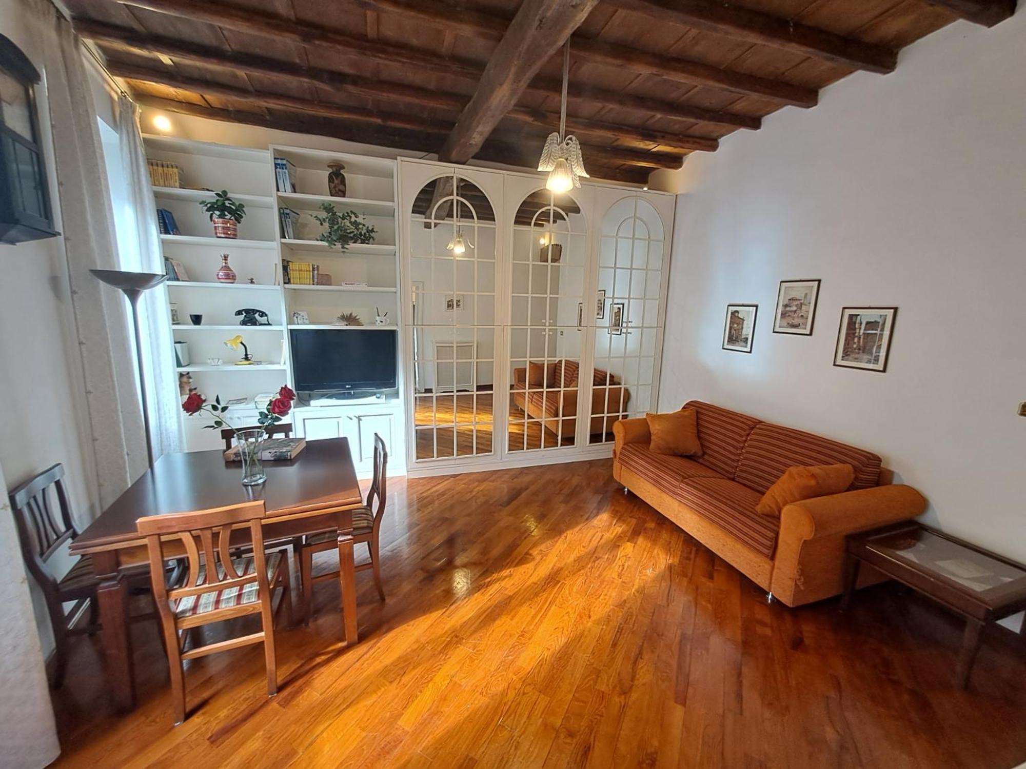 Piazza Dell'orologio Apartment *